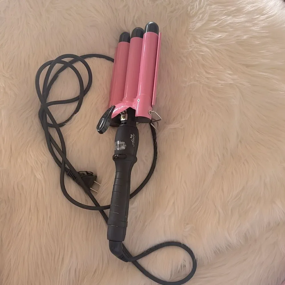 Pink  hair  crimper